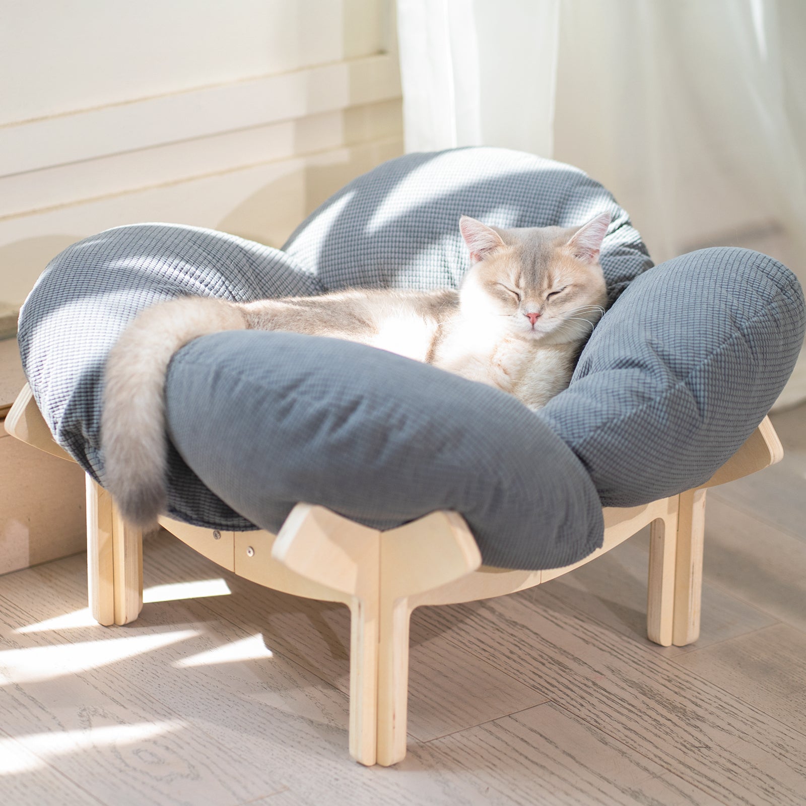 Elevated Flower Cat Bed Wooden with Cushion Fluffy Pet Couch Sofa for Indoor Cats Raised Kitty Lounge Chair Suitable for Puppy, Cat Furniture