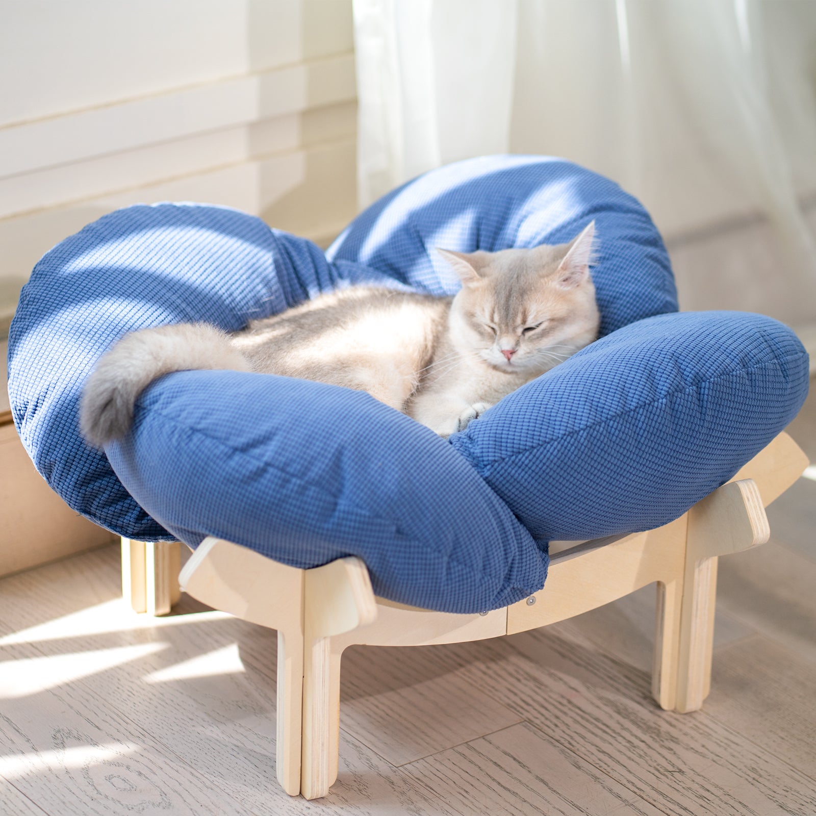 Elevated Flower Cat Bed Wooden with Cushion Fluffy Pet Couch Sofa for Indoor Cats Raised Kitty Lounge Chair Suitable for Puppy, Cat Furniture